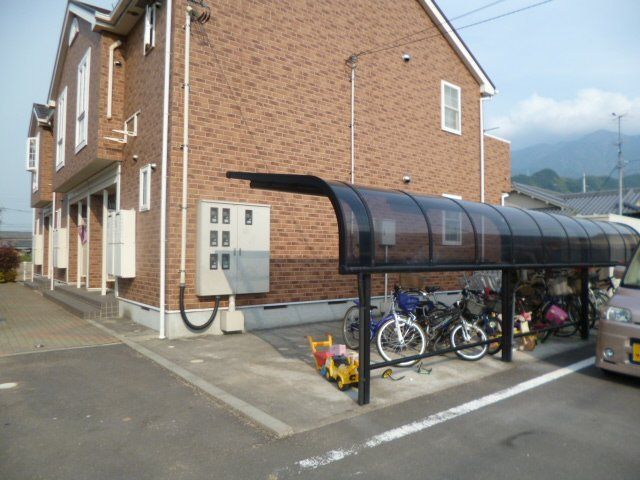 拡大写真：ソレイユN　B 1階102の外観写真（昼）