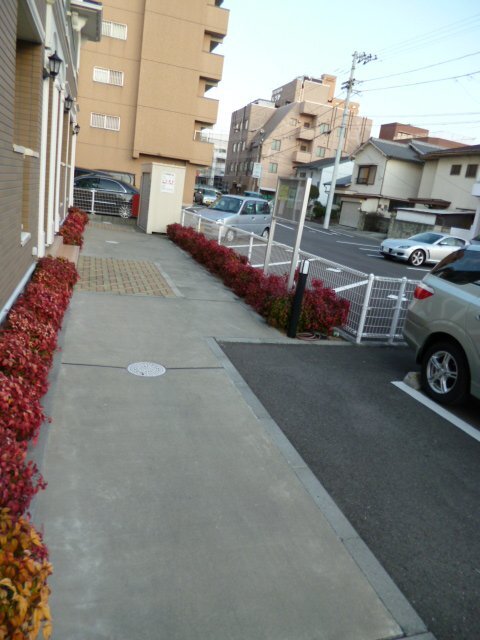 拡大写真：プリムローズ泉宮 1階B101の共用部分