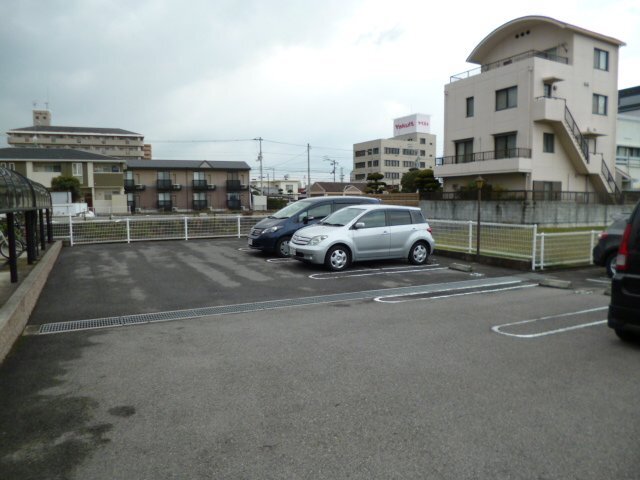 拡大写真：スカイルシパー 1階110の駐車場