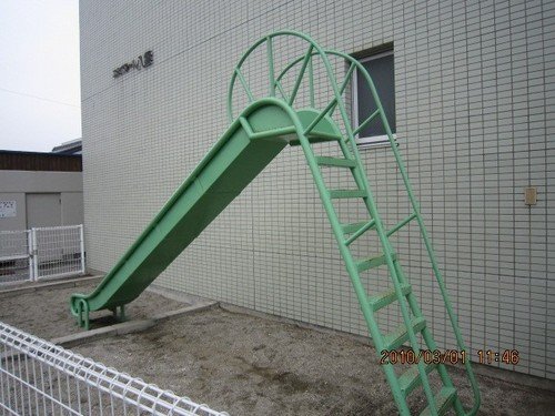 拡大写真:新居浜市八雲町 4Fのすべり台