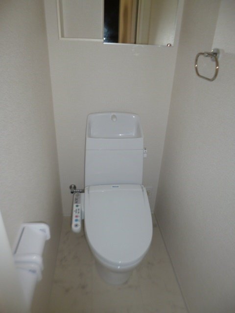 拡大写真：新居浜市庄内町６丁目 1階102のトイレ