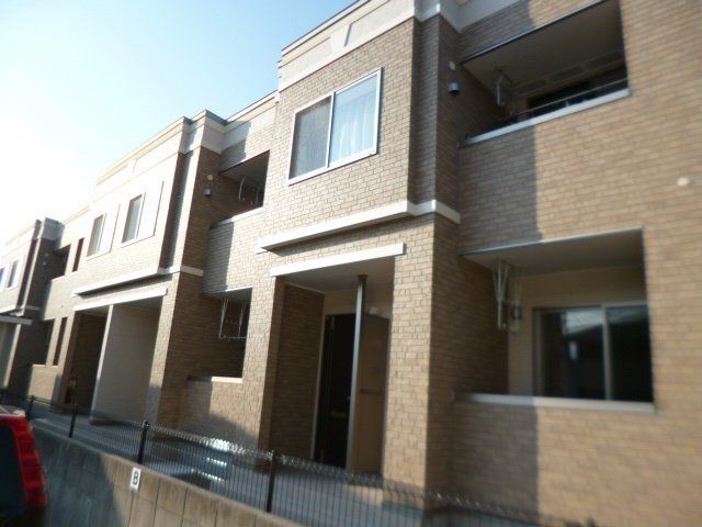 拡大写真：新居浜市庄内町６丁目 1階102の外観写真（昼）