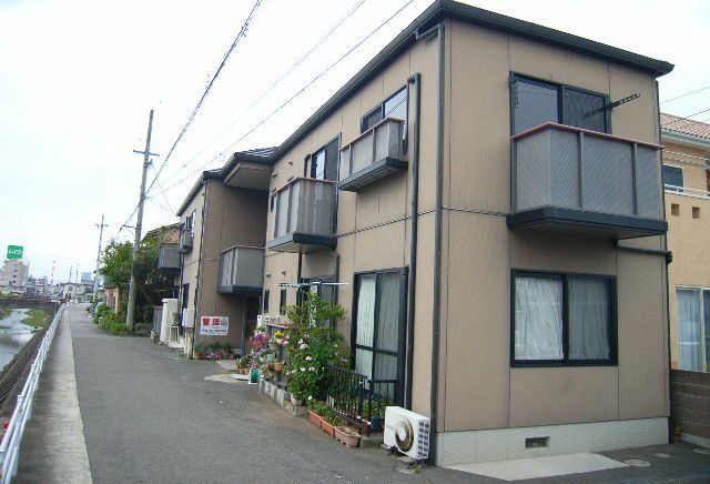 拡大写真：シャーメゾン長崎 1階101の外観写真（昼）