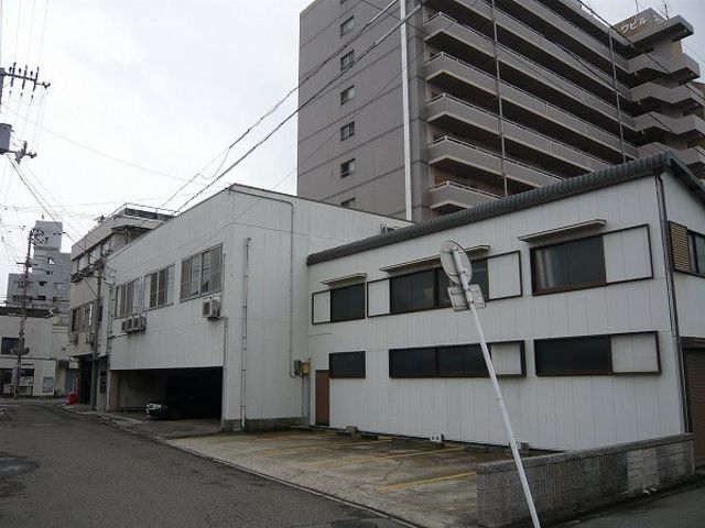 拡大写真:ハウス三木 2階202の外観写真(昼)