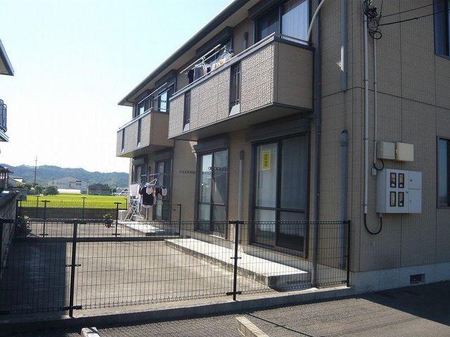 拡大写真:シャーメゾンJINNO 2階202の外観写真(昼)