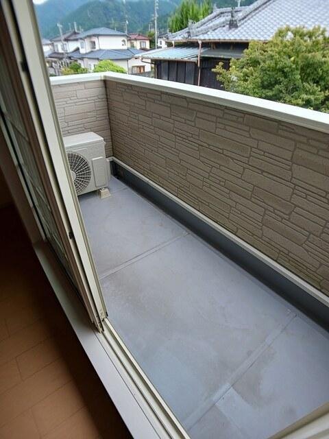 拡大写真:ネオタウン B 2階202のベランダ