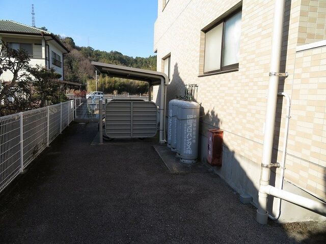 拡大写真:馬渕マンション 1階101の外観写真(昼)