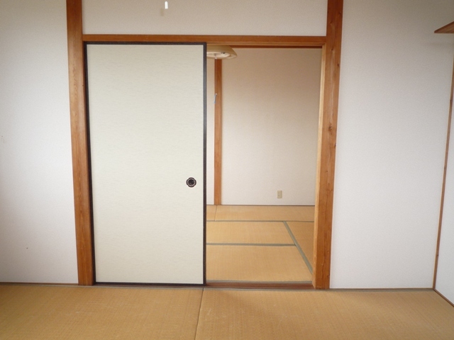 拡大写真:サンビレッジ荒尾 2階201の和室