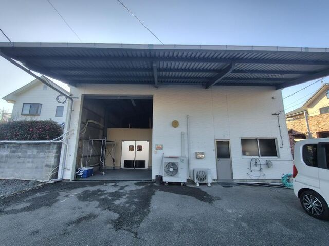 写真:船津町事務所・倉庫の外観