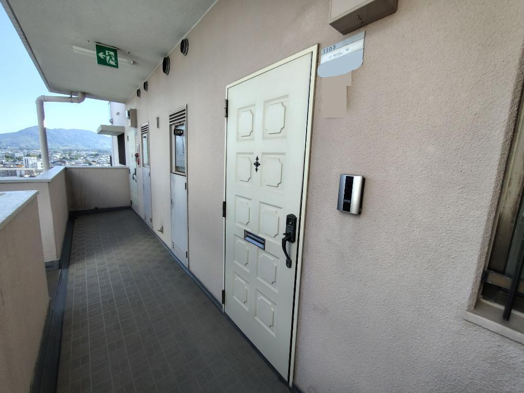 拡大写真:ウイング通町 11階1103の玄関前
