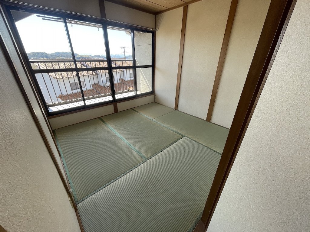 拡大写真：鉄谷アパート2号棟 奥側の庭