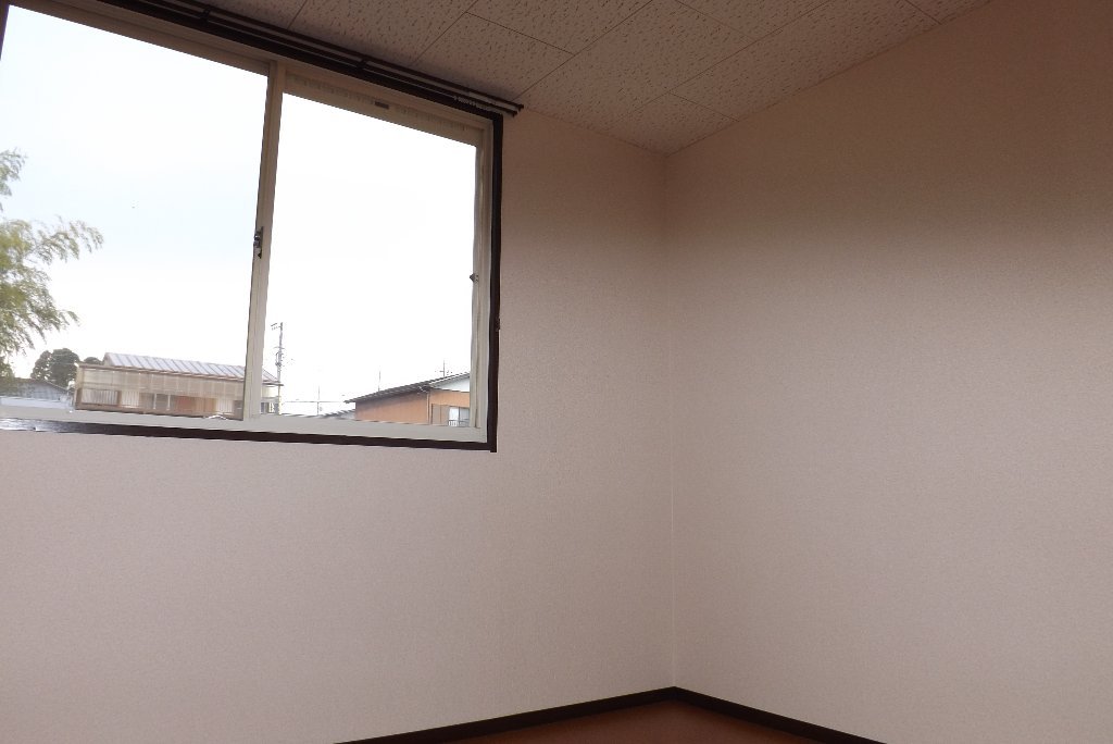 拡大写真：裾野市須山 1階102の洋室