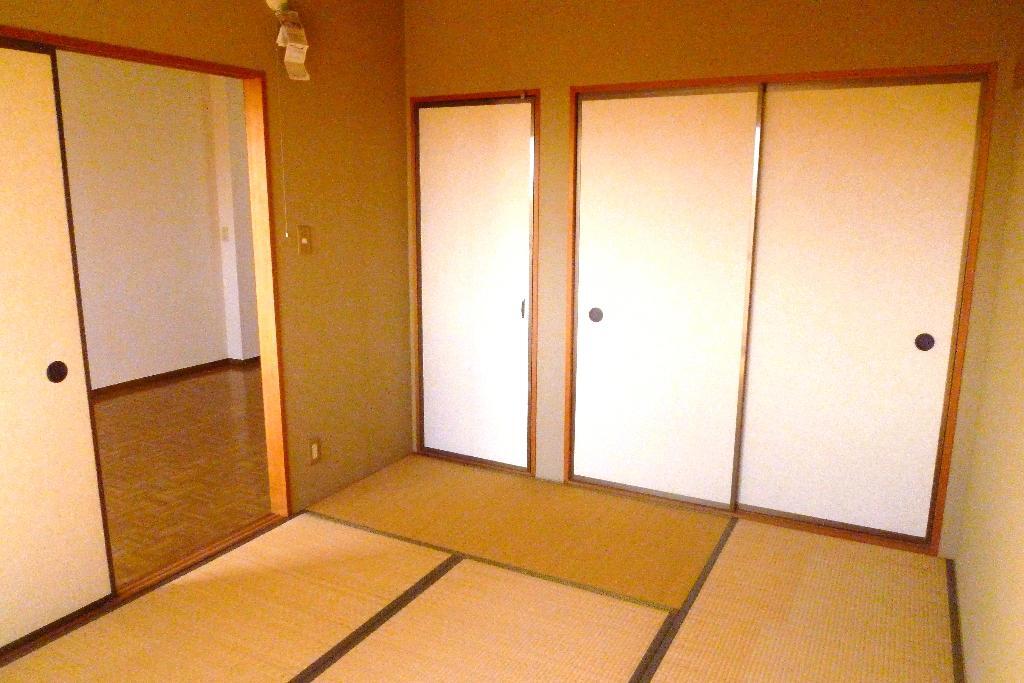 拡大写真：裾野市茶畑 2階202の収納