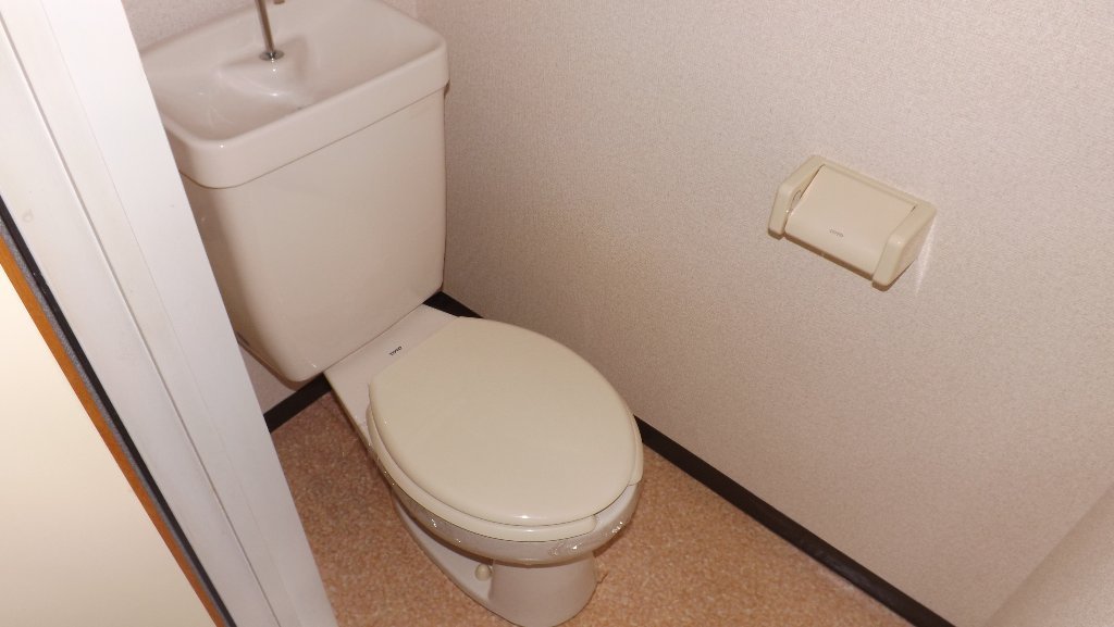拡大写真：裾野市二ツ屋 1階A2のトイレ
