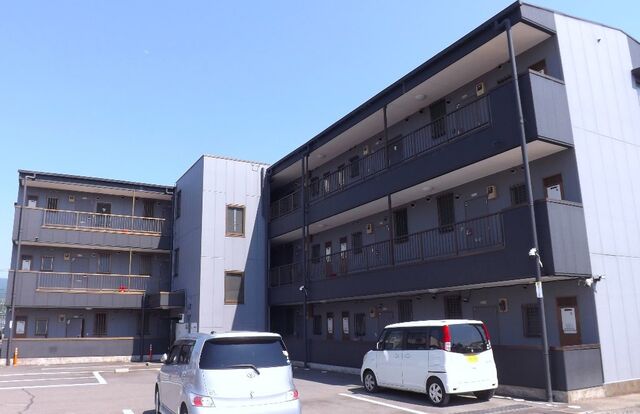 拡大写真：裾野市佐野 2階203の外観写真（昼）