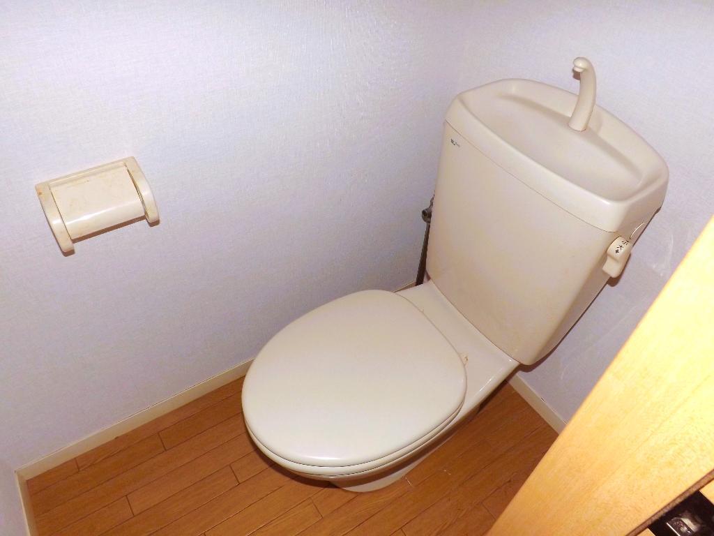拡大写真：裾野市千福 1階102のトイレ