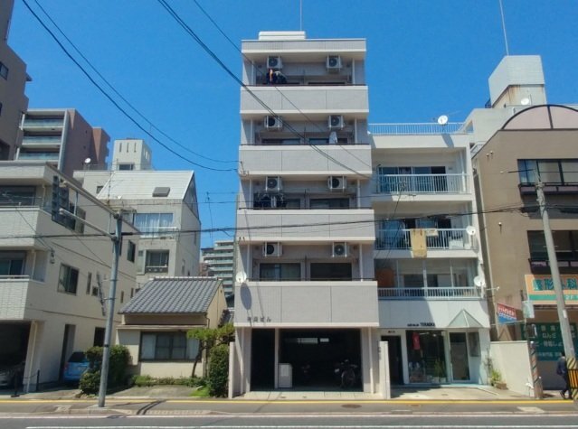 写真:広島市中区鶴見町の外観