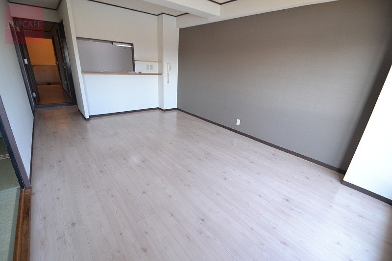 拡大写真:広島市西区三滝本町1丁目 4階402のリビング