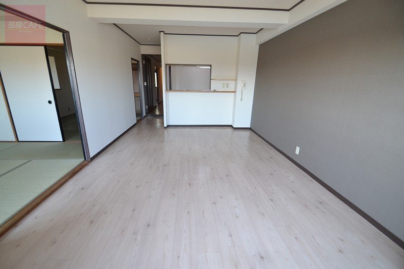 拡大写真:広島市西区三滝本町1丁目 4階402のリビング
