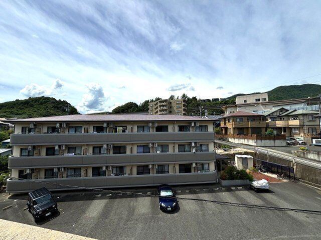 拡大写真:広島市安佐南区伴東2丁目 1階103の外観写真(昼)