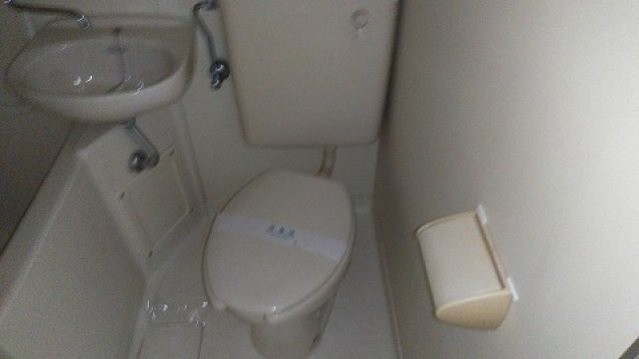 拡大写真:広島市佐伯区皆賀2丁目 2階201のトイレ