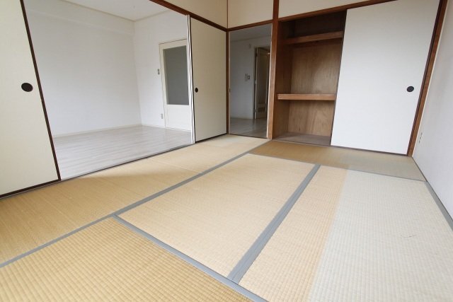 拡大写真:広島市西区井口台1丁目 4階403の寝室