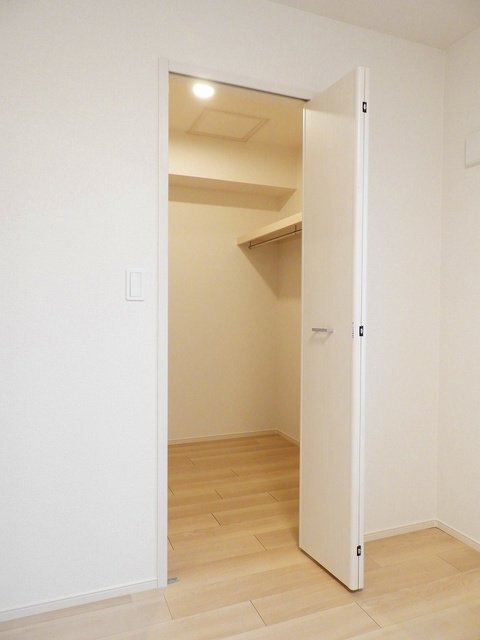 拡大写真:ル・メイユールマヨ Ⅱ 2階202のウォークインクローゼット