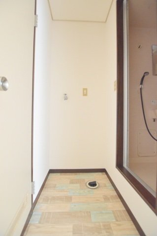 拡大写真:広島市東区牛田早稲田2丁目 2階202の洗濯機置場