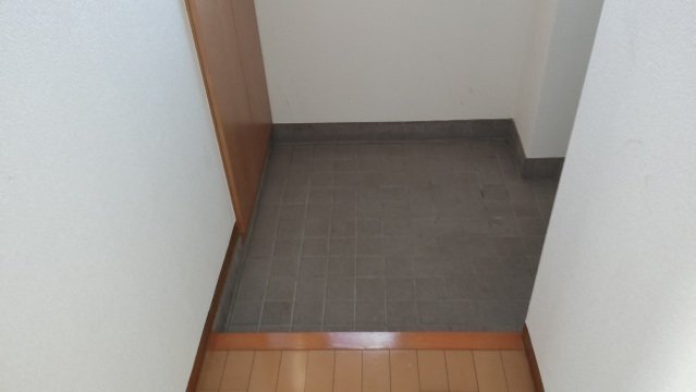 拡大写真:広島市佐伯区楽々園4丁目 4階402の玄関