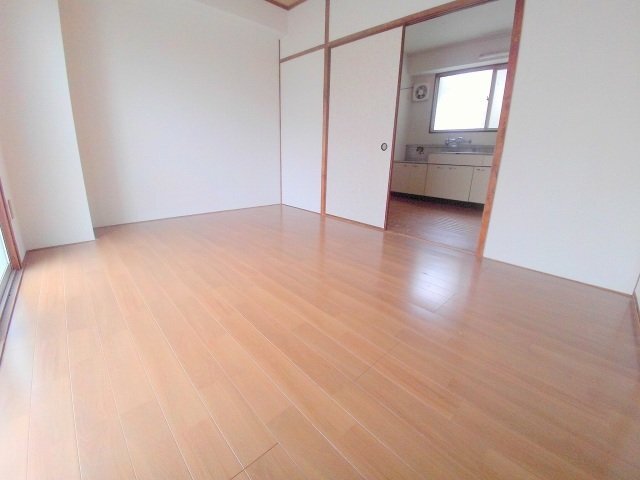 拡大写真:広島市中区吉島町 4階302の洋室