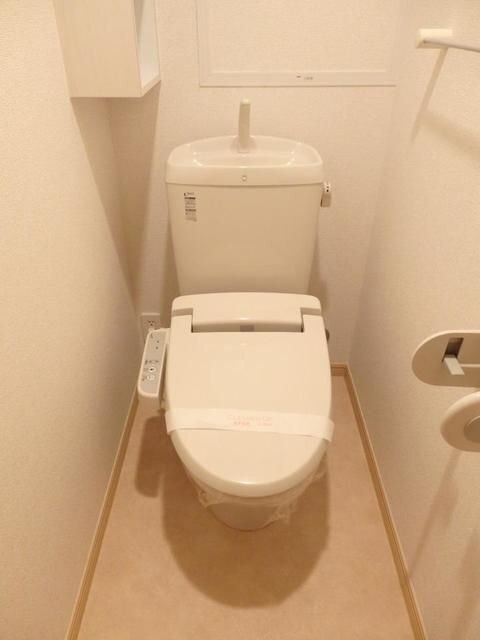 拡大写真：グランツ大町 2階205のシャワー付トイレ