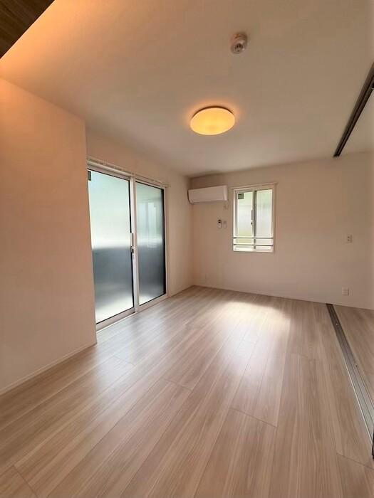拡大写真:安芸郡坂町坂西2丁目 3階301のリビング