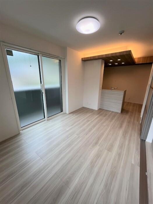 拡大写真：安芸郡坂町坂西２丁目 3階304のリビング
