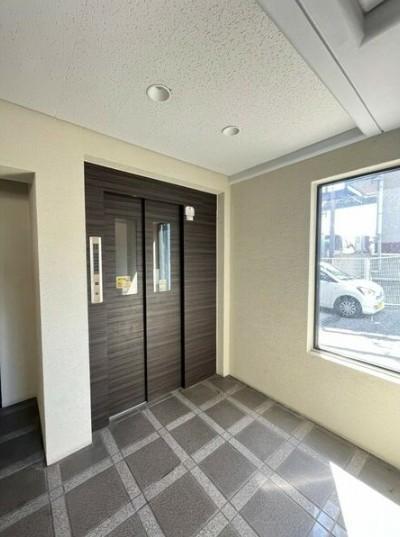 拡大写真:ロイヤル南茨木 3階302のEV