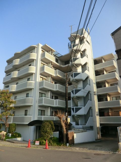 写真：ロイヤル南茨木の外観