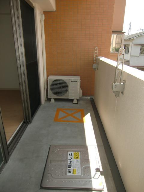 拡大写真：デルスールラローザ 2階207のベランダ