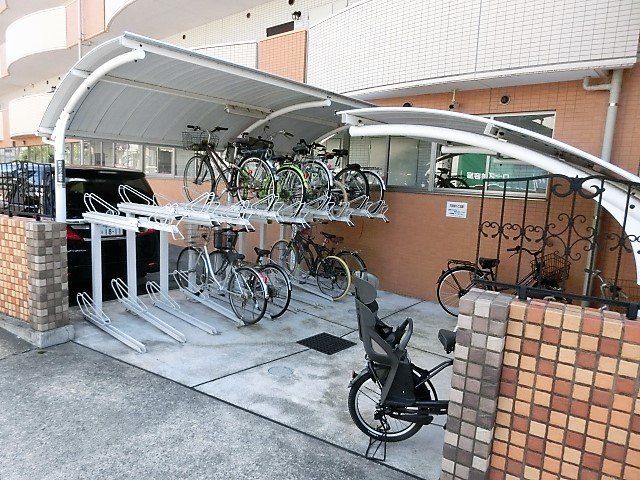 拡大写真：デルスールラローザ 2階207の外観写真（昼）