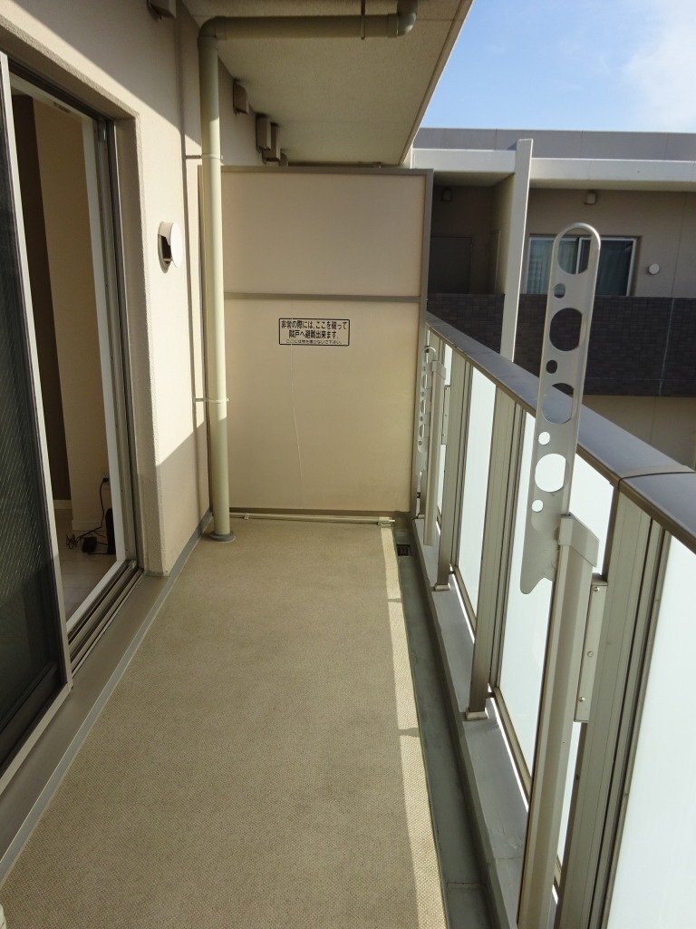 拡大写真:アクトタレイア茨木駅前 2階205のベランダ