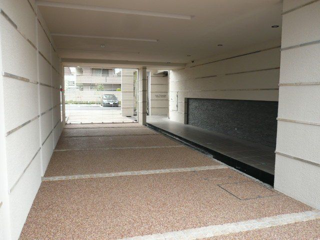 拡大写真：アクトタレイア茨木駅前 2階205の外観写真（昼）
