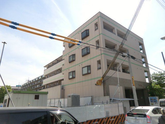 拡大写真：ハーモニーヒルズ 2階205の外観写真（昼）