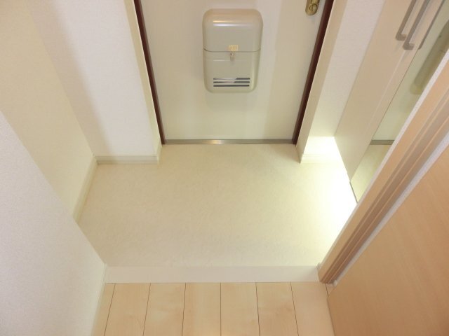 拡大写真：サンプラザ茨木 5階508の玄関