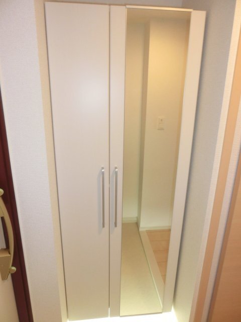 拡大写真：サンプラザ茨木 5階508のシューズＢＯＸ