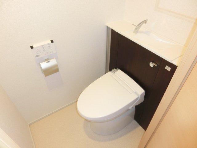 拡大写真：サンプラザ茨木 5階508のトイレ