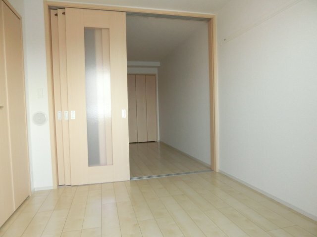 拡大写真：サンプラザ茨木 5階508の洋室・ＬＤＫ