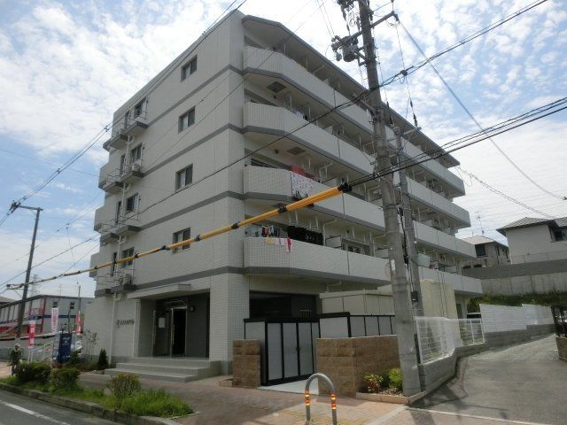 拡大写真：サンプラザ茨木 5階508の外観写真（昼）