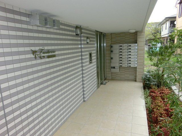 拡大写真：ツイテール 3階301の外観写真（昼）