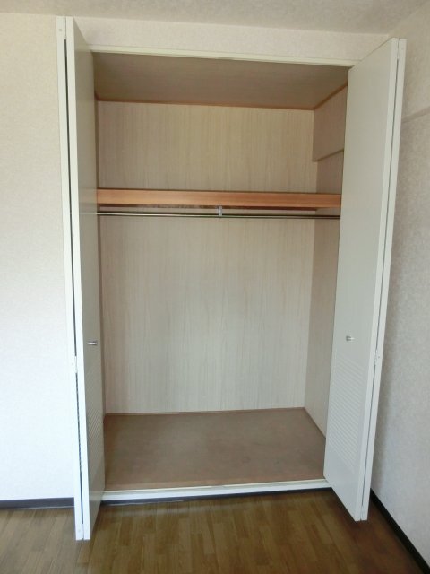 拡大写真：サウスファーム 1階103のクローゼット