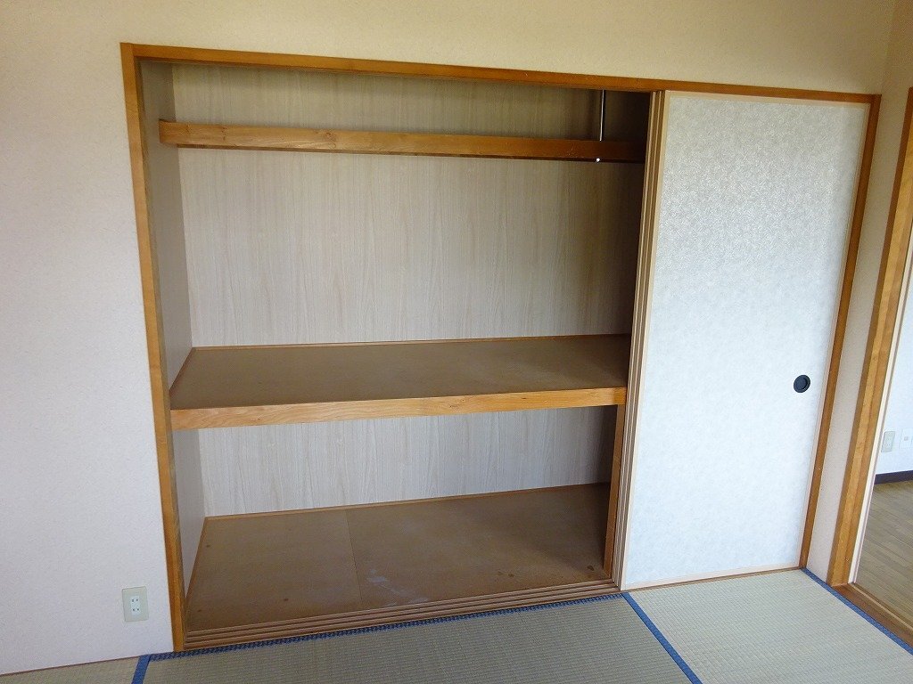 拡大写真:サウスファーム 1階106の押入