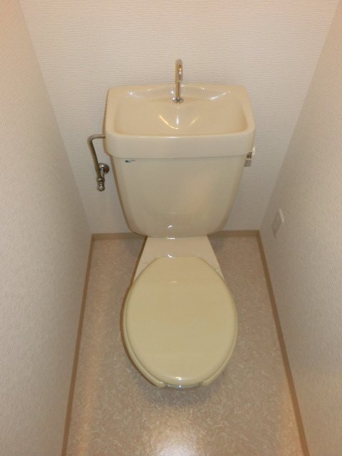 拡大写真：アムズコート 3階302のトイレ