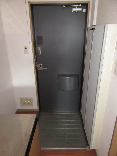 拡大写真：ＭＩＮＯＲＵハイツ 1階103の玄関内